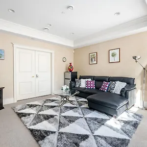 Cozy 3-bedroom In Holiday home